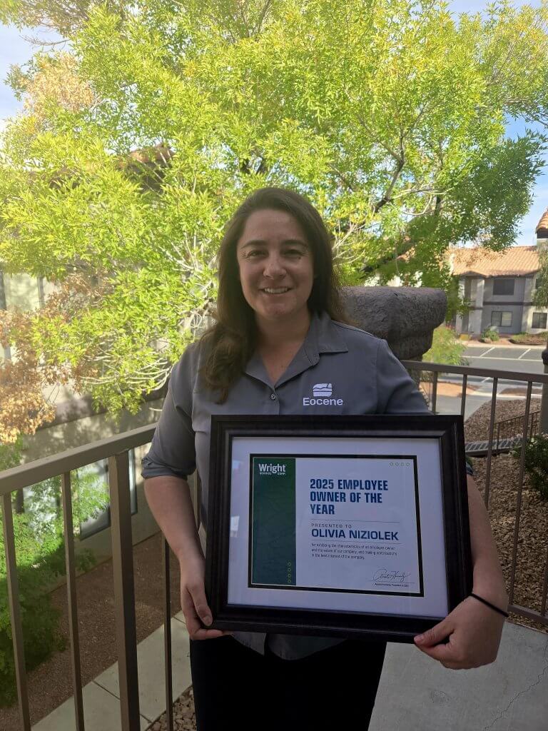 Olivia Niziolek with Certificate